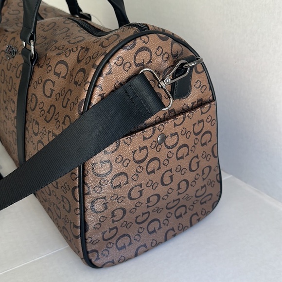 New GUESS Logo Travel/Duffle Bag - Picture 8 of 9